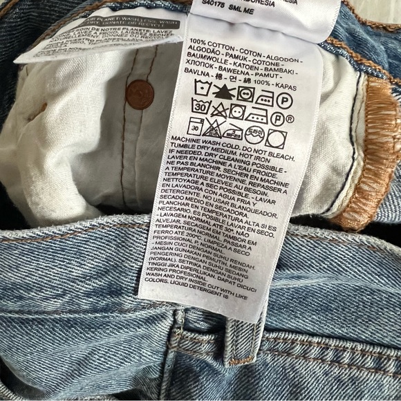 LEVI’S 501 Mid Thigh Shorts (23) - Picture 6 of 9